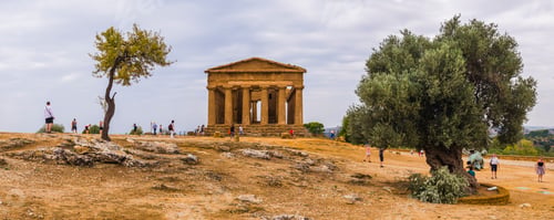 Preview: Agrigento, Panoramic photo of tourists at Valley of the Temples (Valle dei Templi), Temple of Concor