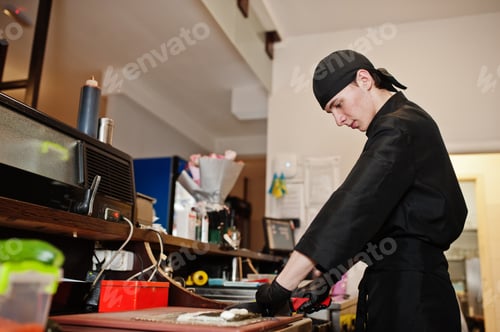 Preview: Professional sushi chef