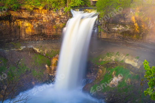 Preview: Minnehaha Falls in Minneapolis, Minnesota, USA