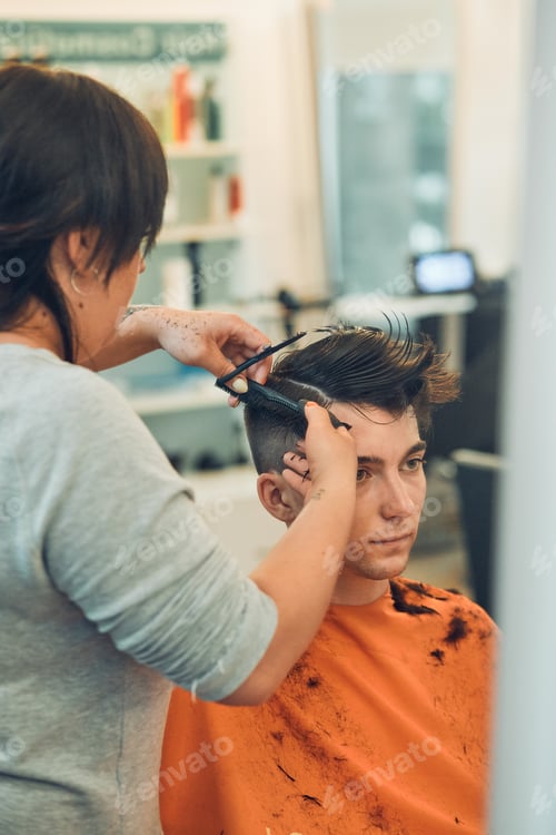 Preview: Hairdresser haircutting styling young man