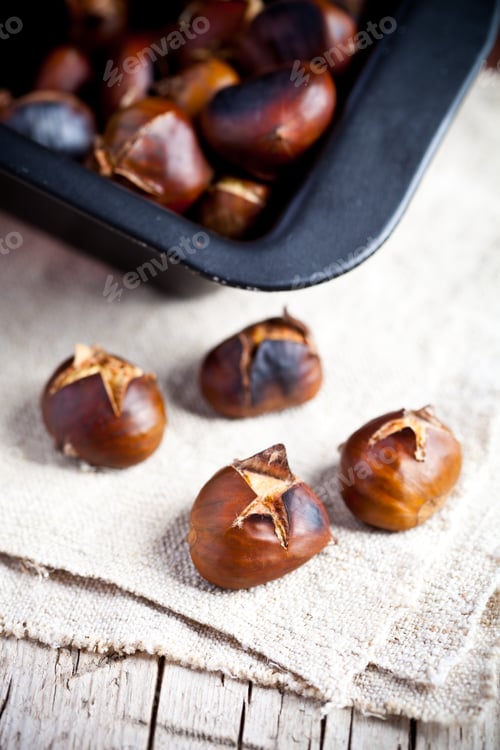 Preview: roasted chestnuts in a pan
