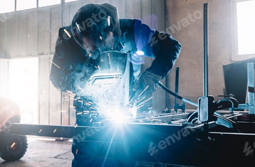 Preview: Man doing a solder in metal.