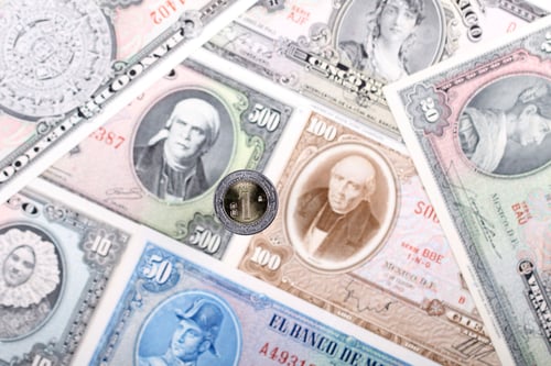 Preview: Peso coin on the background of old Mexican banknotes