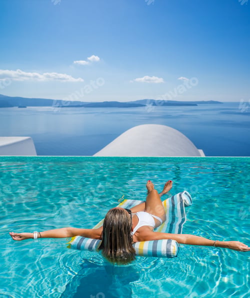 Preview: woman at the swimming pool