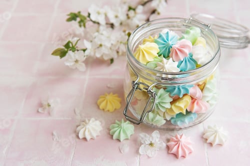 Preview: Small colorful meringues