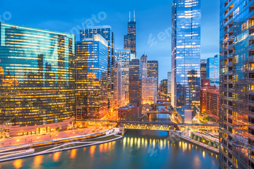 Preview: Chicago, Illinois USA skyline over the river