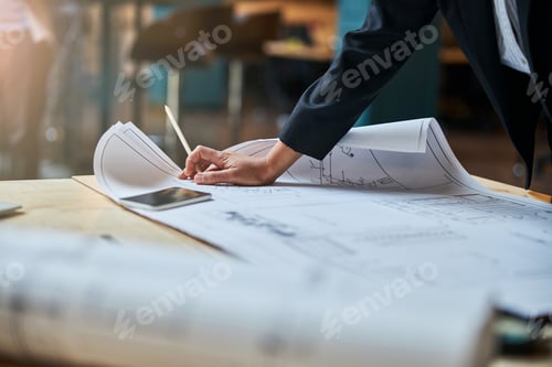 Preview: Close up of female hand that leaning on table