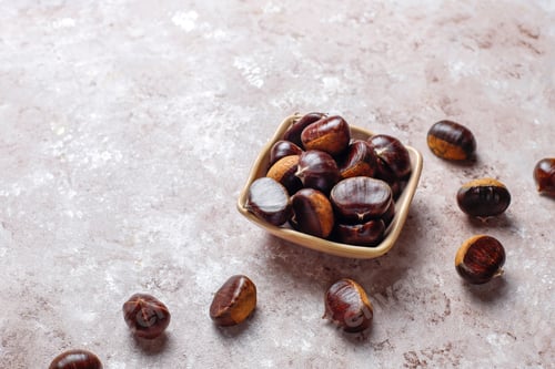 Preview: Fresh organic chestnuts.