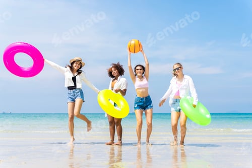 Preview: Photo of a group of girls