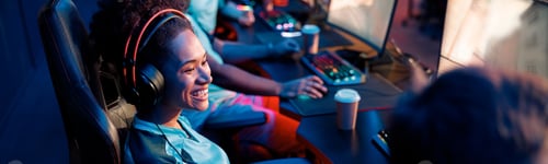 Preview: Professional woman gamer participates in team play in cyber club