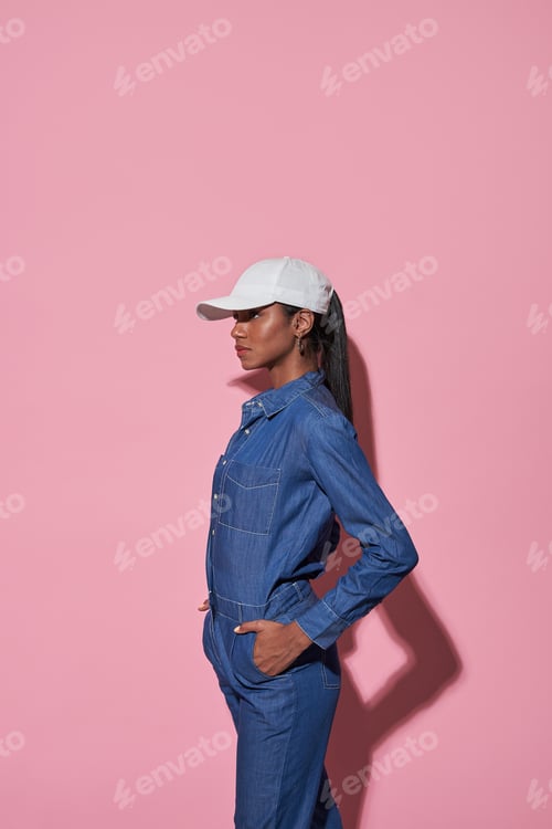 Preview: Stylish black woman in white cap in studio