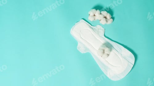 Preview: Sanitary napkin with wings for night usd and cotton flowers on Tiffany Blue background