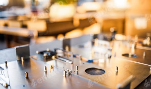 Preview: Metal boards and accessories lie on the surface
