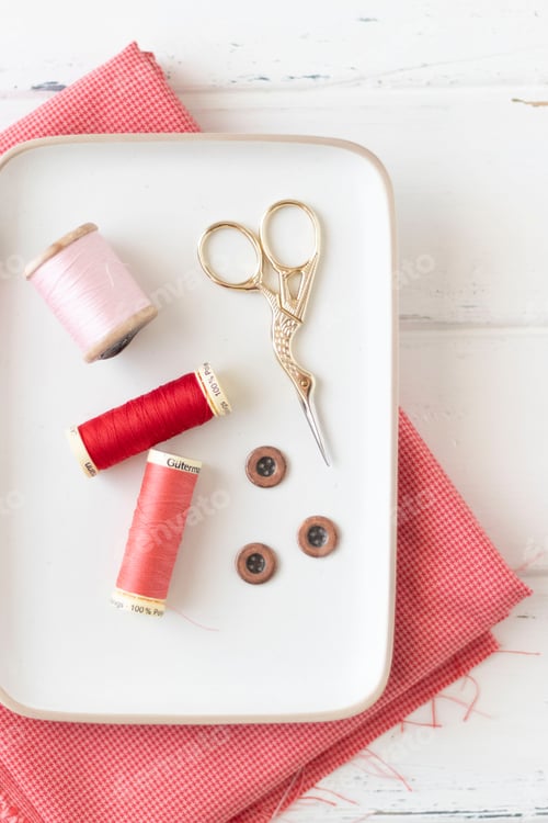 Preview: Sewing tools in red