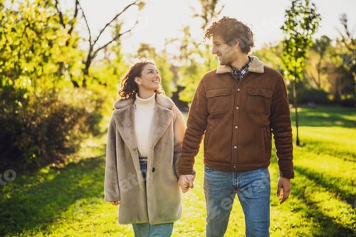 Preview: Couple in park