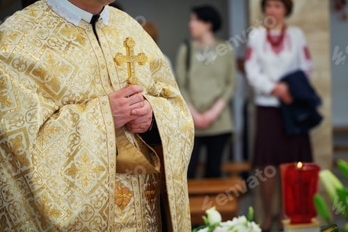 Preview: Beautiful Golden Cross in Male Hands of Priest