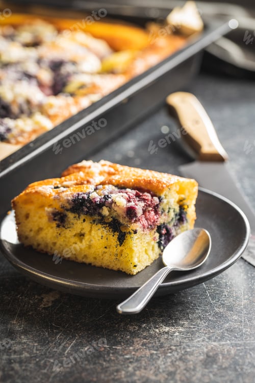 Preview: Homemade sponge cake with fruit. The sweet fruity pie.