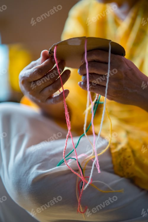 Preview: crafting woven using cardboard, making bracelet