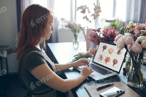 Preview: Young woman viewing flower website