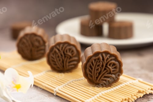 Preview: Traditional Chinese mocha mooncake