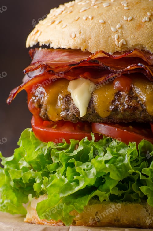 Preview: Homemade bacon burger with lettuce and cheddar