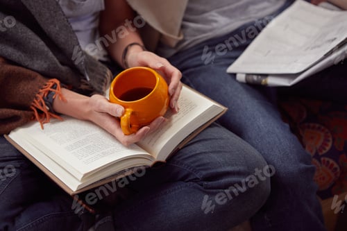 Preview: Couple reading together