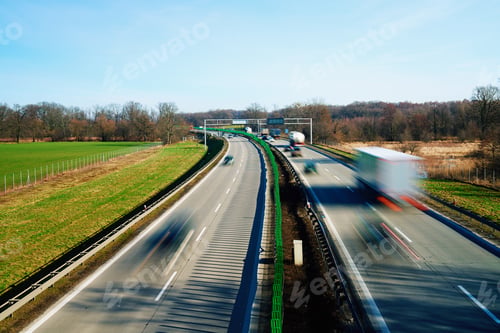 Preview: Traffic on motorway with motion blurred cars