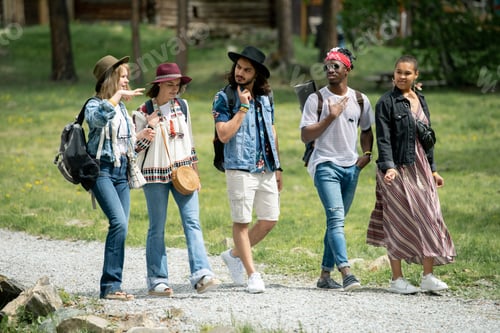 Preview: Enjoying weekends with friends at campsite