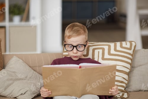 Preview: Boy shocked at book