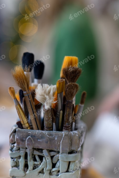 Preview: Designer ceramic stand with brushes of different colors and sizes
