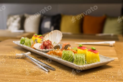 Preview: Gold Flakes Sushi