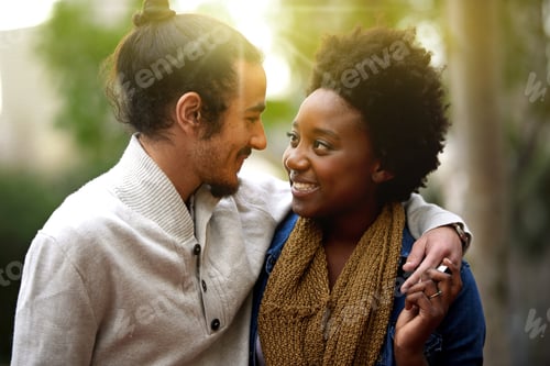 Preview: Campus couple