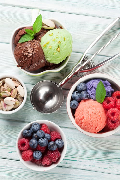 Preview: Ice cream with nuts and berries