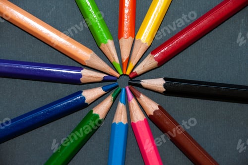 Preview: Rainbow coloured pencils arranged in a circular pattern