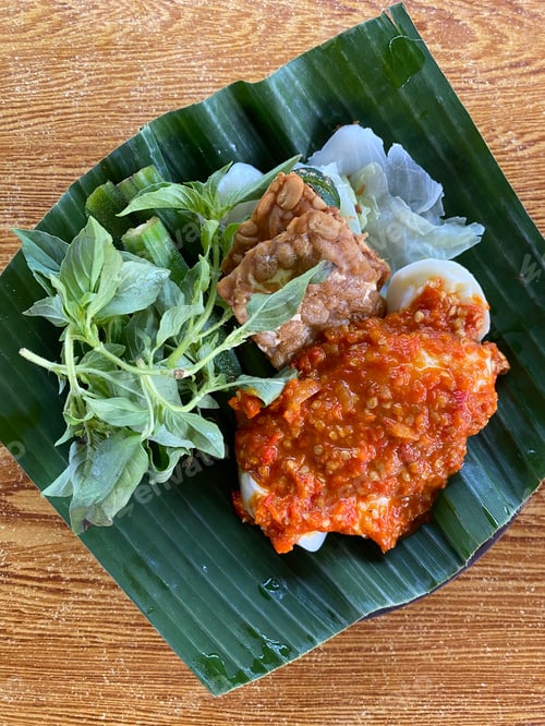 Preview: Telur geprek, an authentic Indonesia cuisine