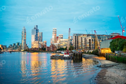 Preview: Cityscape of London at evening, United Kingdom