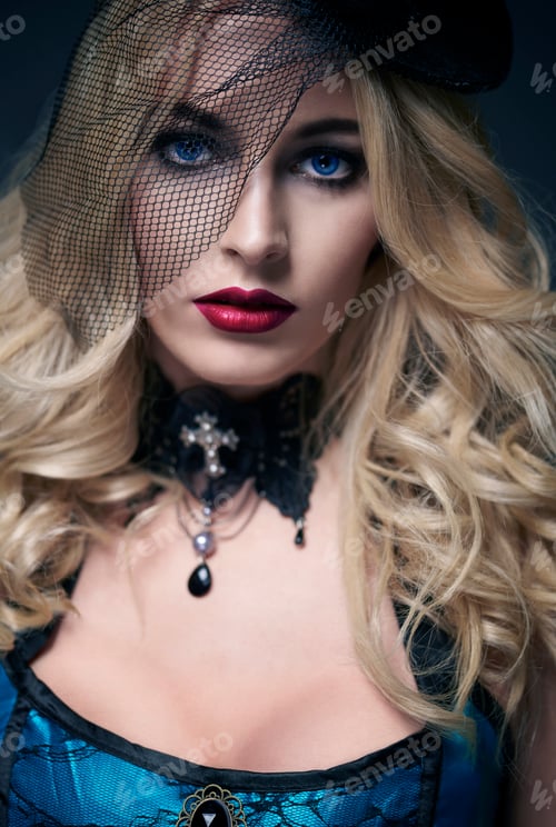Preview: Portrait of attractive woman wearing veil