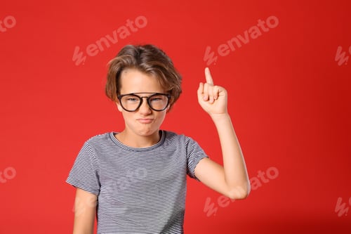 Preview: Teen Having an Idea Posing in Studio