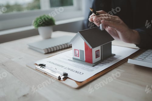 Preview: House sales representatives, sales representatives recommend housing details in the project to custo
