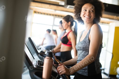 Preview: Close up image of attractive woman in gym