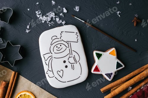 Preview: Christmas gingerbread cookie with icing and a painted snowman to be painted top view.