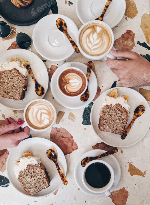 Preview: People are having coffee at brunch