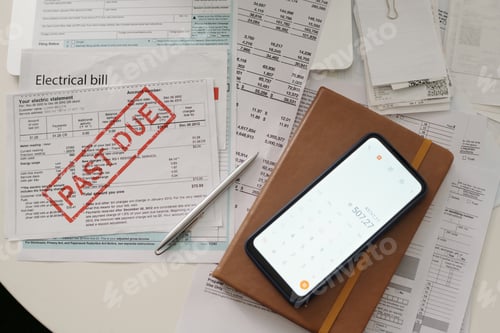 Preview: Sum of unpaid bill on smartphone screen