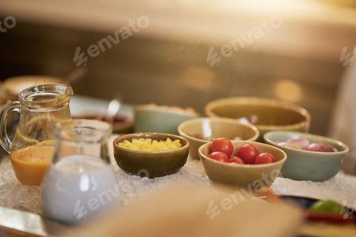 Preview: Cooking ingredients kept fresh on an ice-filled board