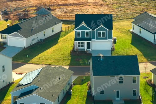 Preview: Aerial view of tightly packed homes in South Carolina residential area.