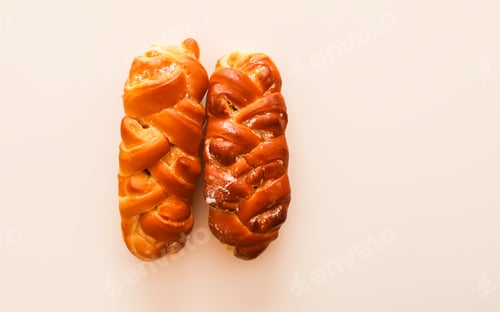 Preview: Freshly baked sweet buns.