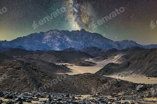 Preview: Amazing views of the Sahara desert under the night starry sky