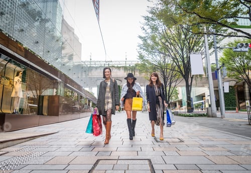 Preview: Women shopping in Tokyo