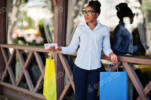 Preview: With colored shopping bags