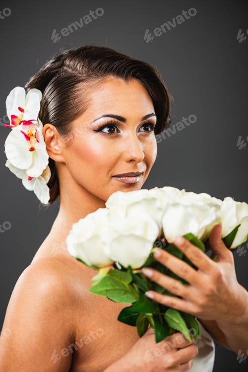 Preview: Smiling Girl With White Roses